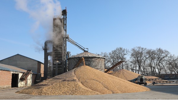 扭虧為盈，糧食烘干用上秸稈打捆直燃鍋爐就是省