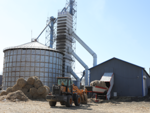 煤價上漲，糧食烘干用上生物質(zhì)秸稈大包直燃熱風爐，一年省下30萬
